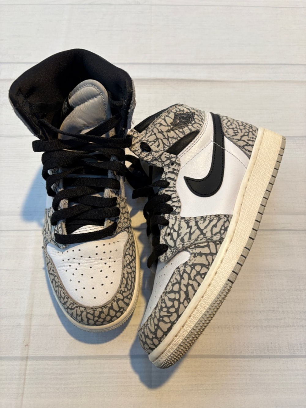 Nike Kids Sneakers White Black Gray Elephant Print